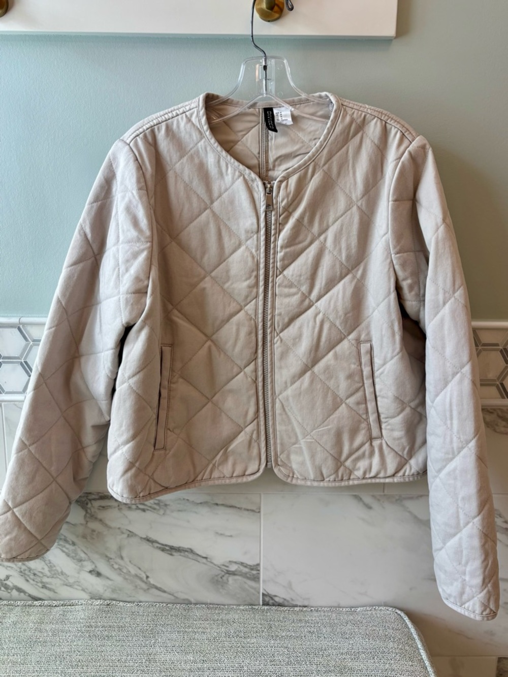 NWOT H&M Divided brand Light Beige Quilted Zip Jacket